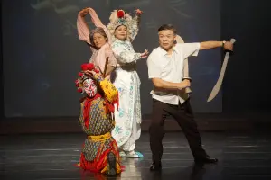 ▲舞台劇《七十三變》由朱陸豪(右起)、林嘉俐、楊麗音、秦朗演出。(圖/故事工廠提供) ▲舞台劇《七十三變》由朱陸豪(右起)、林嘉俐、楊麗音、秦朗演出。(圖/故事工廠提供)