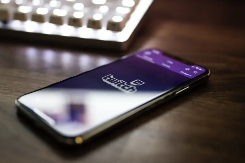 ▲知名直播平台 Twitch 宣布，將在2024年2月底退出韓國市場，主要原因是網路費過高，收支無法達到平衡。（示意圖／取自unsplash）