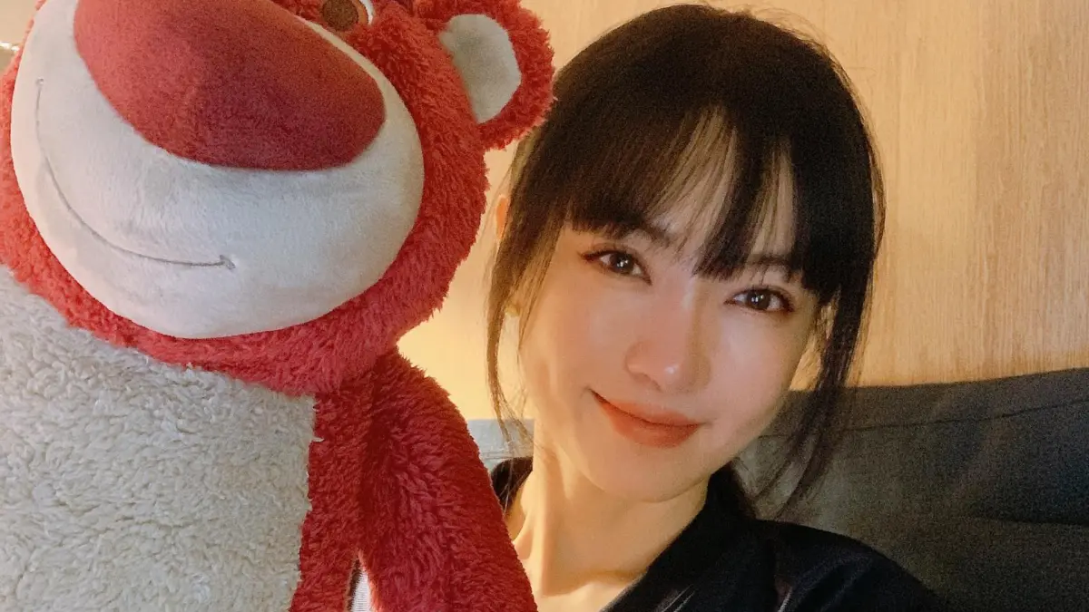 ▲謝金燕16歲舊照被翻出，真實長相攤在陽光下。（圖／翻攝自謝金燕臉書）