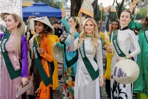 ▲2023地球小姐選美比賽在越南舉行，日前舉辦參賽者穿著奧黛的遊行。（圖／翻攝自Instagram）
