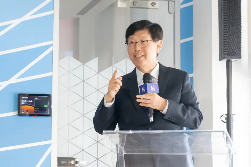 ▲鴻海董事長劉揚偉表示,在高雄的布局將聚焦在集團三大平台的技術研發,包括智慧城市、智慧製造、智慧EV平台。(圖/鴻海提供)