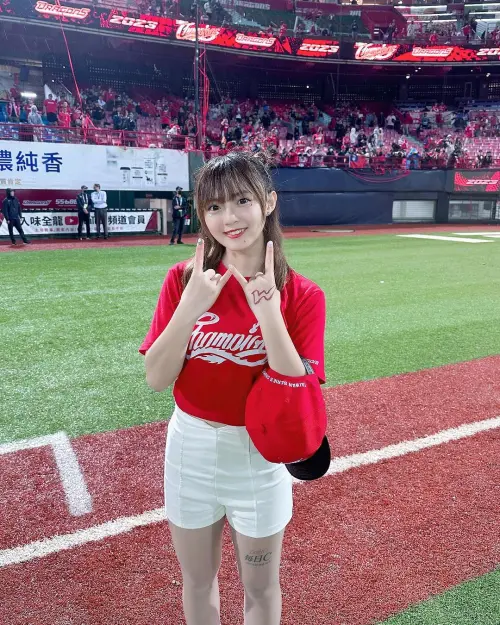 ▲雙胞胎姊姊詩雅(右)。(圖/詩雅IG) ▲雙胞胎姊姊詩雅(右)。(圖/詩雅IG)