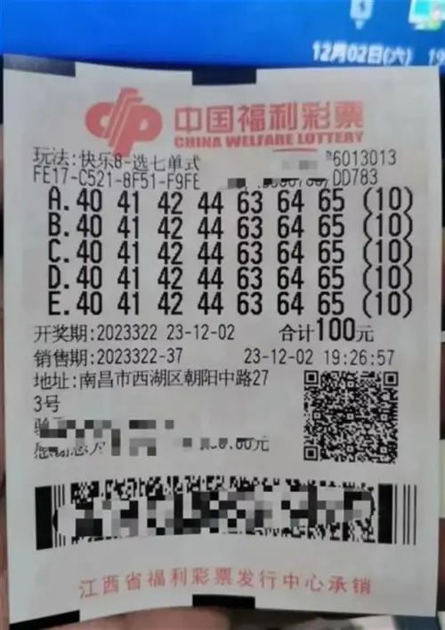 ▲自稱是頭獎得主的男子也接受訪問,坦言家中經濟狀況不錯,目前接觸彩券已經超過5年,每週都會買3、4次彩券,已經把買彩券當成興趣。(圖/翻攝自微博) ▲自稱是頭獎得主的男子也接受訪問,坦言家中經濟狀況不錯,目前接觸彩券已經超過5年,每週都會買3、4次彩券,已經把買彩券當成興趣。(圖/翻攝自微博)