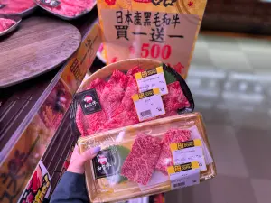 ▲日本產黑毛和牛，開幕買1送1，原價500元、特價250元。（圖／記者鍾怡婷攝）