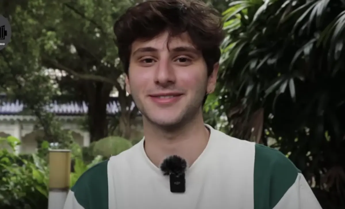 ▲奧立佛來台灣1個月後，認為台灣有3個優點大勝美國，其中就包含「台灣很音樂化」，因為處處都能聽見音樂。（圖／翻攝自「Stopkiddinstudio」YouTube頻道）