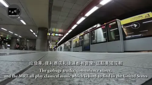 ▲奧立佛認為台灣真的很音樂化，從垃圾車、便利商店到搭乘捷運，處處都有悅耳的音樂聲，這點在美國就較不常見。（圖／翻攝自「Stopkiddinstudio」YouTube頻道）