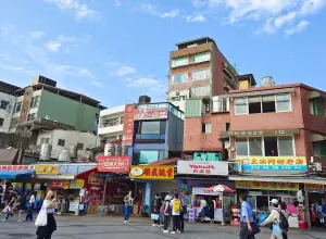 ▲淡水老街成為台灣遊客評價最高的老街，不僅交通方便，也被稱讚街道乾淨、規劃良好。（圖／Google評價）