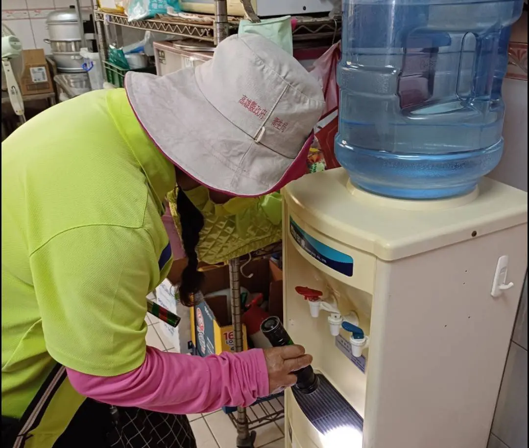 ▲近期氣溫下降趨使埃及斑蚊向室內集中避寒，家庭群聚感染風險遽增，請民眾加強防蚊措施。（圖／高市府提供）