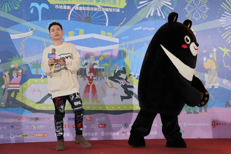 ▲蕭秉治以個人身分第3度到高雄跨年。(圖/記者葉政勳攝)