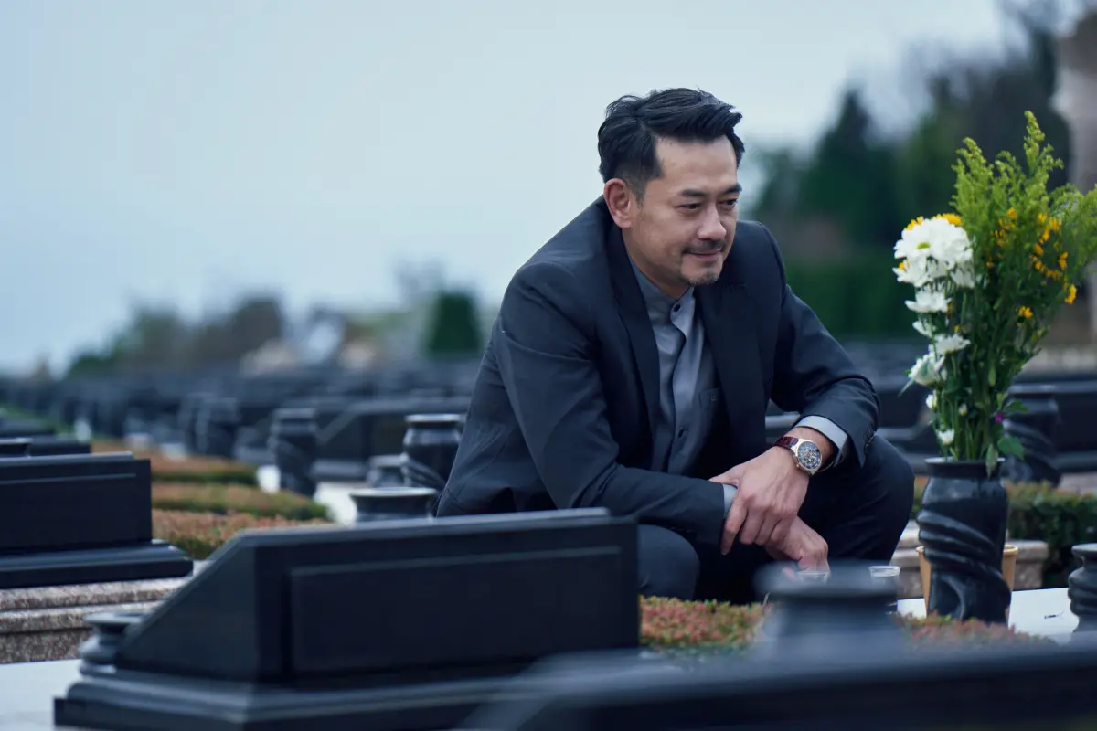 ▲柯叔元在《美食無間》有場墓園祭拜老友戲，1秒掉淚飆超狂演技。（圖／發起日影視提供）