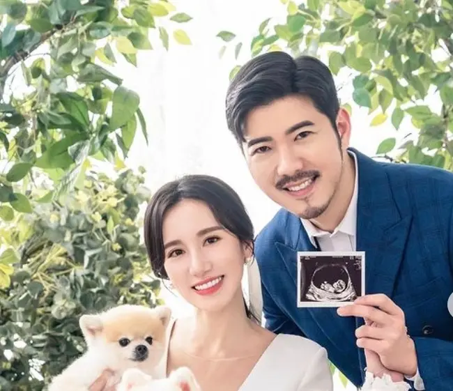 ▲Apple（左）與牙醫男友趙國翔交往多年，今（7）日驚喜宣布結婚、懷孕好消息。（圖／Apple IG）