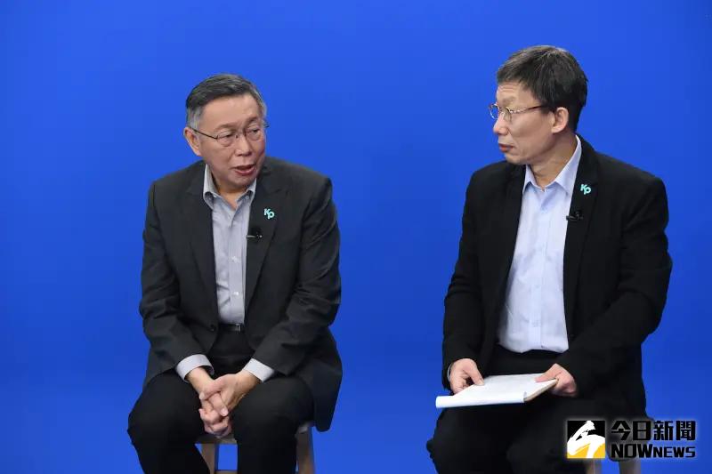 ▲民眾黨總統參選人柯文哲參加《NOWnews今日新聞》的《鄉民大學問》錄影，與藝人郭子乾扮演的「柯蚊哲」同框。（圖／記者陳明安攝，2023.12.07）