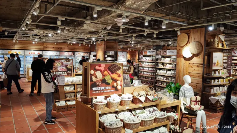 ▲無印良品引進「良品市場」販售在地食農商品。(圖/高雄市經發局提供)