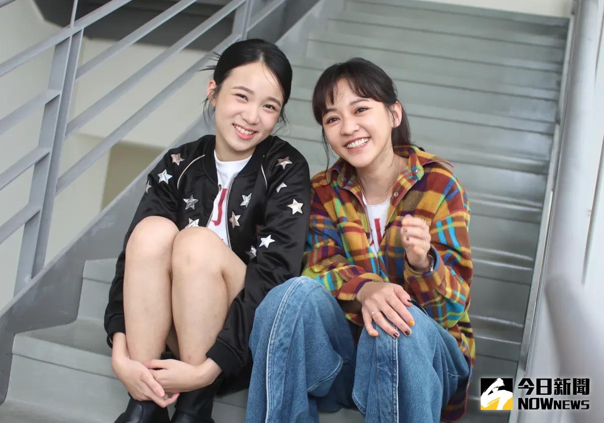 ▲陳意涵（右）透露兒子常痛訴同學打他，她都會教兒子學對方大搖大擺走路，以牙還牙搞笑化解；林品彤以《小曉》奪金馬獎影后，希望未來重心還是放在學業上。（圖／記者陳明中攝影） 