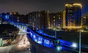▲慶祝新北捷運通車營運五週年，安坑輕軌將展演炫目燦爛的光影列車秀。（圖 ／新北捷運公司提供）