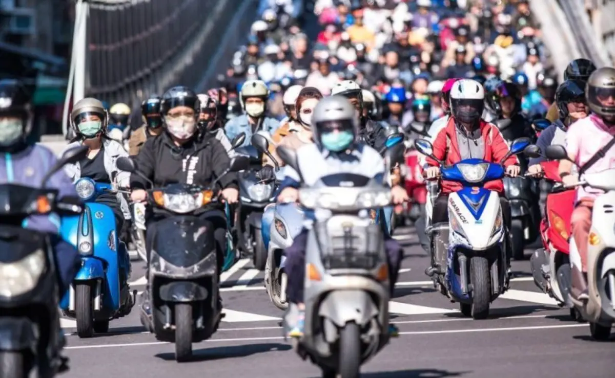 ▲台灣有許多上班族、菜籃族，平時都仰賴機車來當作代步通勤工具。（示意圖／shutterstock）