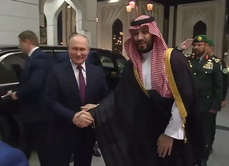 ▲俄羅斯總統蒲亭6日與沙烏地阿拉伯王儲薩爾曼親王罕見地舉行3個小時會談。(圖：X平台)