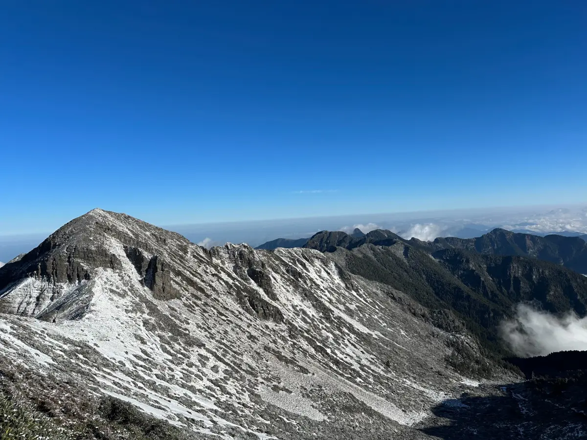 ▲雪霸國家公園雪季服務期（113年1月2日起至3月31日）即將到來，雪管處近期也發布雪季相關規定及安全，其中提出了6點，希望山友能做好萬全準備再上山。（圖／翻攝自雪霸國家公園登山資訊分享站）