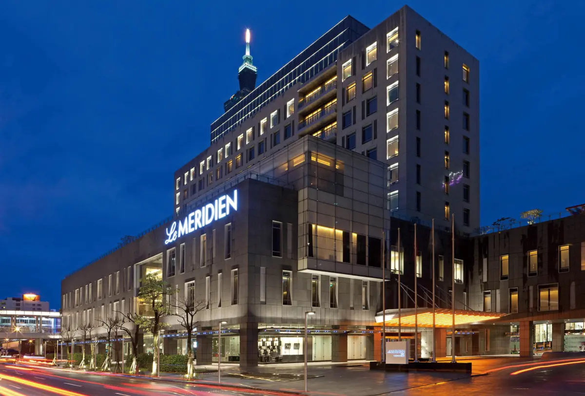 ▲台北寒舍艾美酒店推出「炫采魅夜」跨年派對與住房專案，更首度推出高空頂樓101煙火券，12月31日當日享用探索廚房晚餐者，能以特價800元購買，另外還有買4張加碼多送1張優惠。（圖／台北寒舍艾美酒店提供）