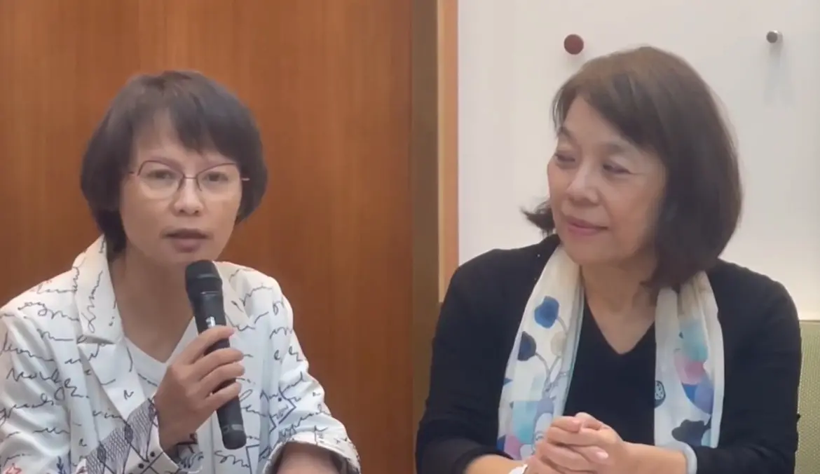 ▲北一女教師區桂芝（左）上央視批賴遭檢舉，他出面回應「難道要回到戒嚴？」。（圖／資料照）