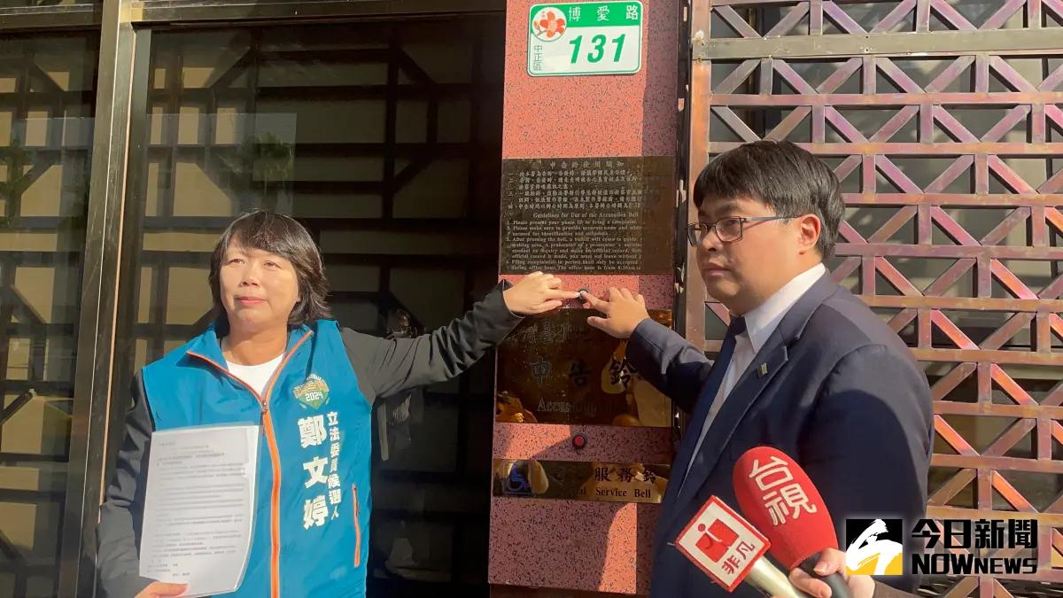 ▲民進黨立委候選人鄭文婷與律師黃帝穎來北檢按鈴，控告國民黨立委候選人徐巧芯涉嫌洩密（圖／記者潘千詩攝，2023.12.08）