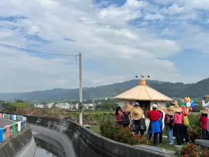 ▲修平科大師生規劃「鴻門宴小旅行」，推廣田頭水深度旅遊，圖為鴻門圳旁具特色的古亭畚。（圖／修平科大提供）