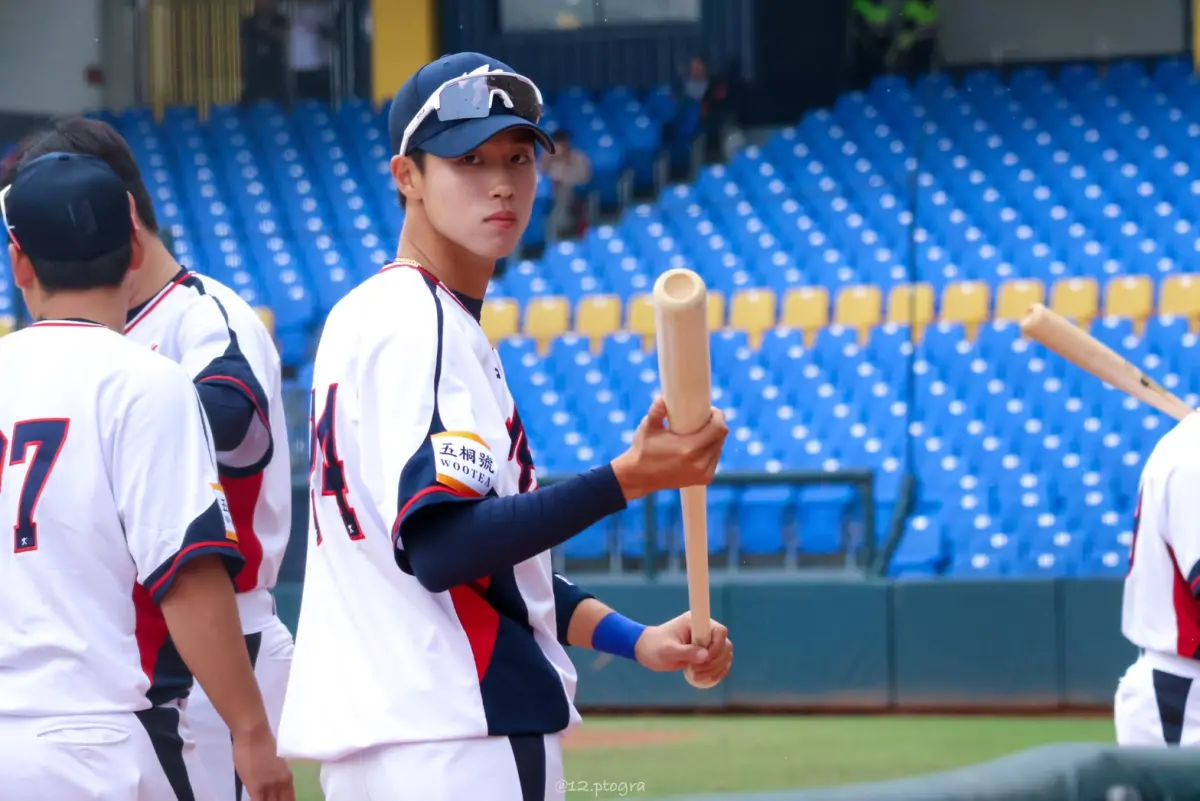 ▲韓國隊李敏俊 （이민준）在本次亞錦賽擔任先發游擊手，高顏值被認為是偶像等級。（圖／球迷提供）