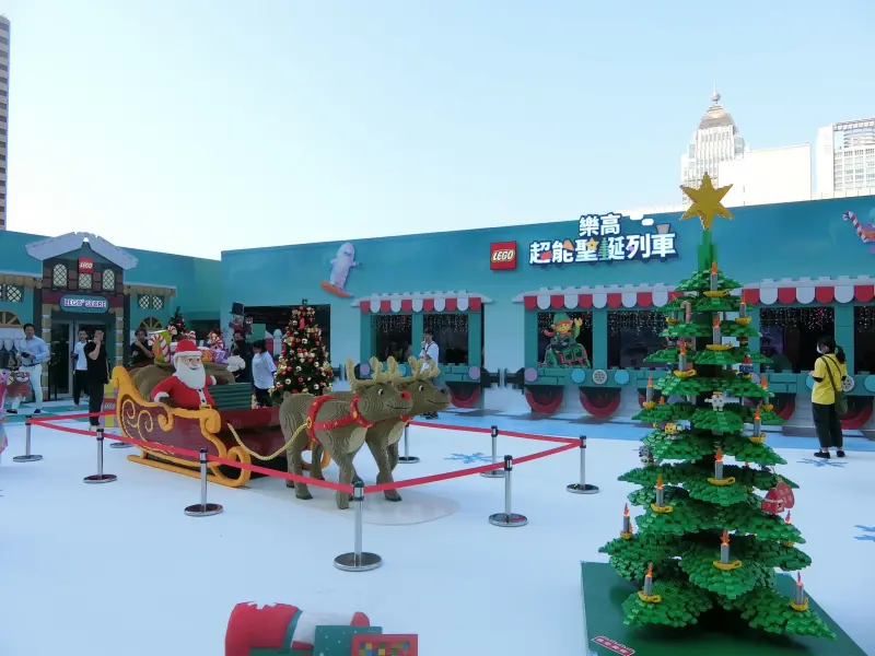 ▲樂高推出「樂高超能聖誕列車」，在台北101水舞廣場及高雄漢神巨蛋購物中心登場。（圖／實習記者曾郁淇攝）