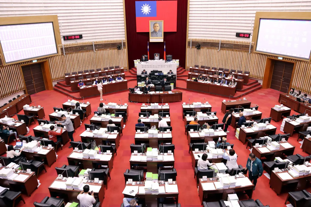 ▲今（15）日會上高雄市國民黨團祭出額數問題（清點人數），並聲明和無黨聯盟一起退席，對於不召開高雄銀行專案報告表示抗議。（資料圖／高雄市議會提供）