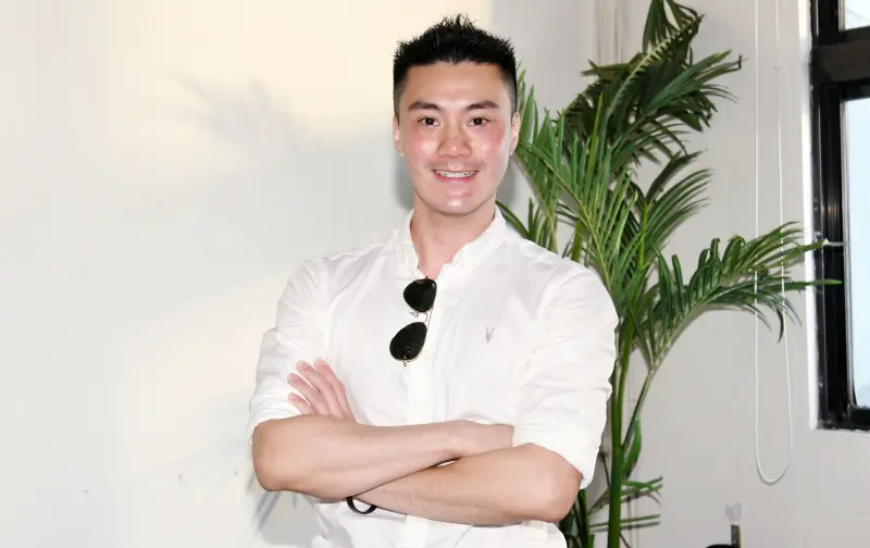 ▲烘焙者咖啡總經理丁瑀曾是飛行員,如今接手經營咖啡。(圖/記者林調遜攝,2023.12.08)
