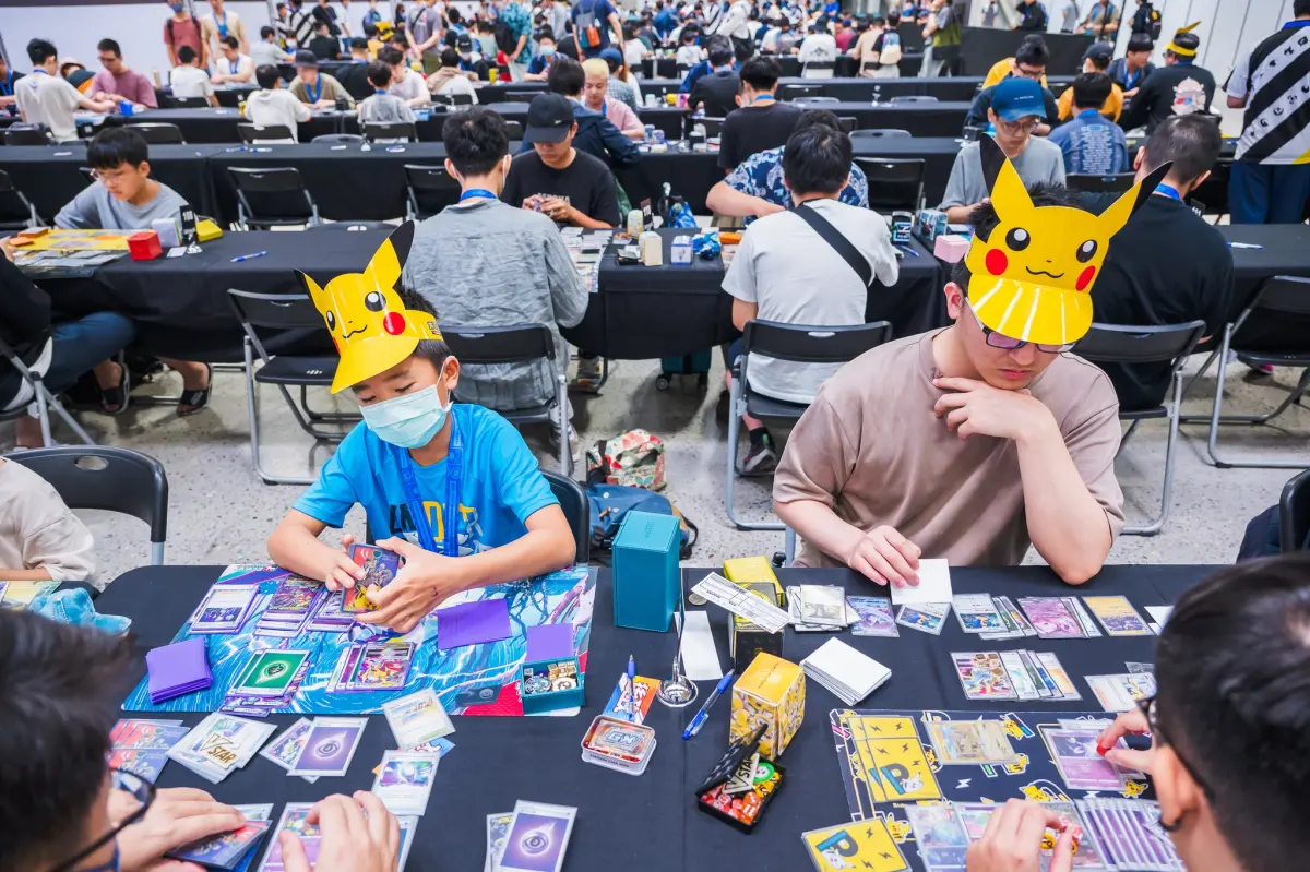 ▲今（9）日在臺北南港展覽館2館舉辦「寶可夢地區聯盟賽」，可免費入場，還有寶可夢園遊會、卡牌可以遊玩。（示意圖，圖／翻攝寶可夢集換式卡牌遊戲臉書）