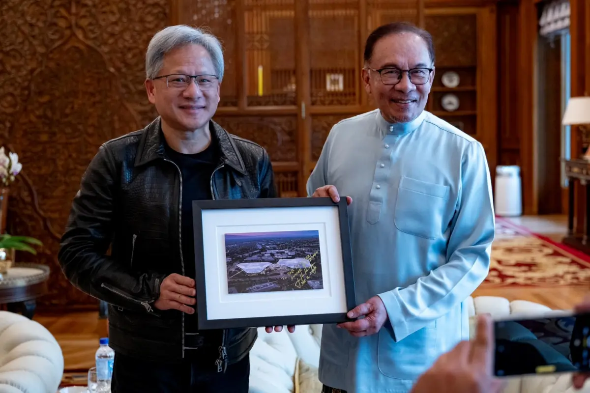 ▲輝達創辦人暨執行長黃仁勳，本週與馬來西亞首相安華會面。（圖／翻攝自安華臉書）