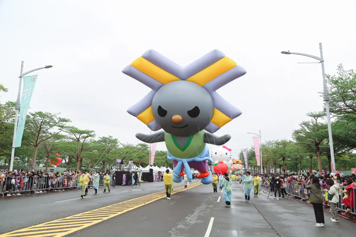 ▲亞洲最大、全台唯一的「OPEN！大氣球遊行」，今（9）日14:00起將在高雄夢時代購物中心前時代大道熱鬧登場，《NOWnews今日新聞》整理節目內容、交通管制一次看。（圖／高雄市政府觀光局提供）