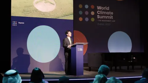 ▲玉山金控董事長黃男州受邀於COP最大週邊會議世界氣候峰會，代表台灣金融業以「超越銀行的經營」專題發表演說。（圖／玉山金控提供）