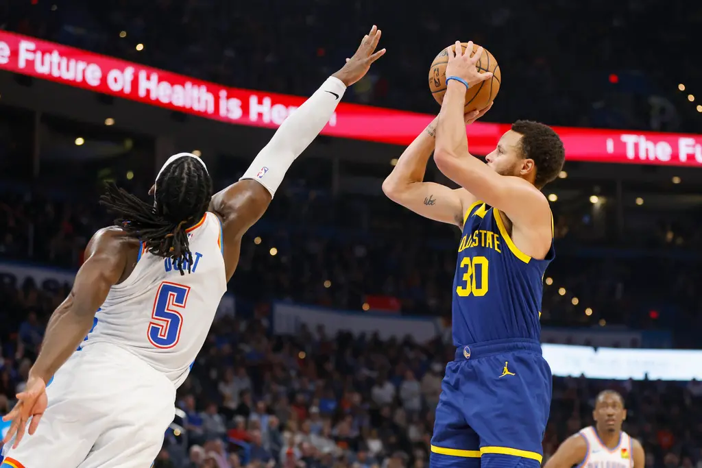 ▲Stephen Curry也在今晚達成生涯里程碑，成為NBA第一位命中3500顆三分球的球員。（圖／美聯社／達志影像）