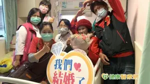6旬癌末婦臨終完婚　暖夫含淚獻花「給妳一個歸宿！」

