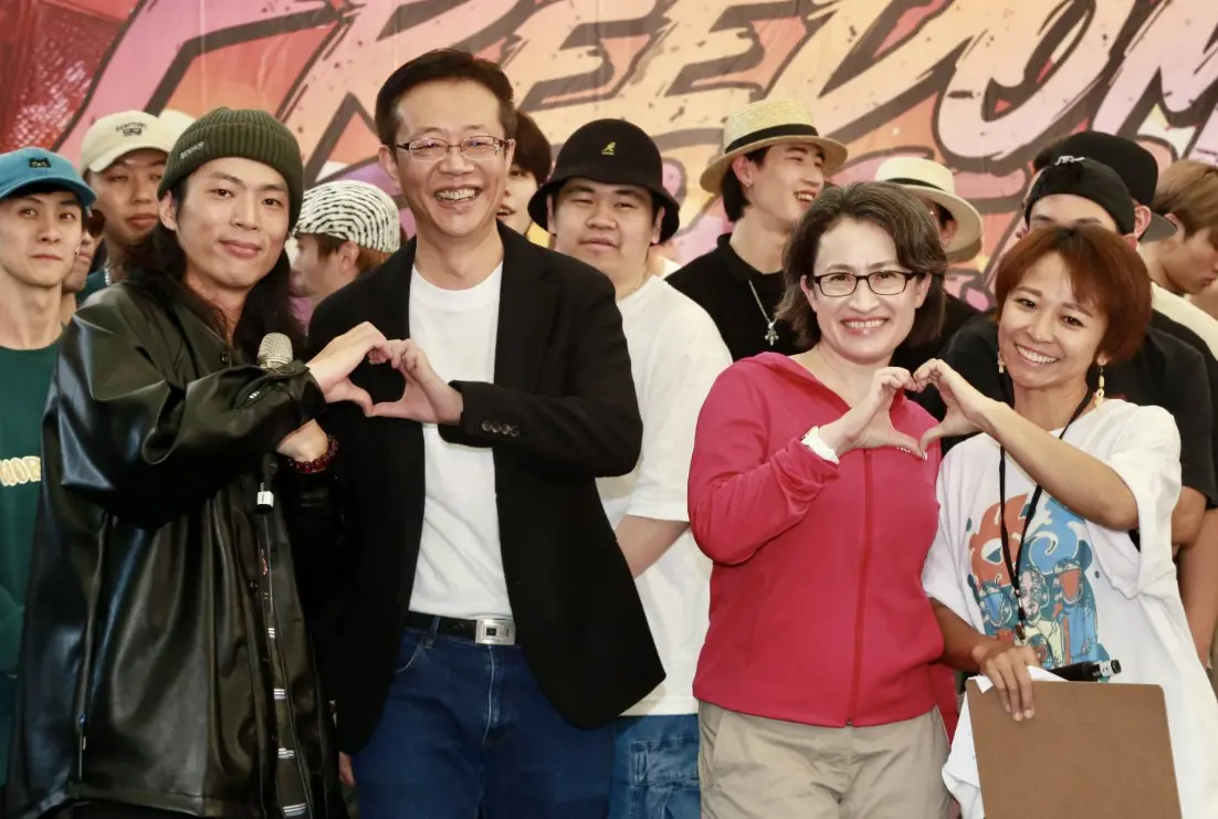 ▲蕭美琴下午赴新北板橋，出席立委張宏陸舉辦的街舞比賽。（圖／賴競辦提供）