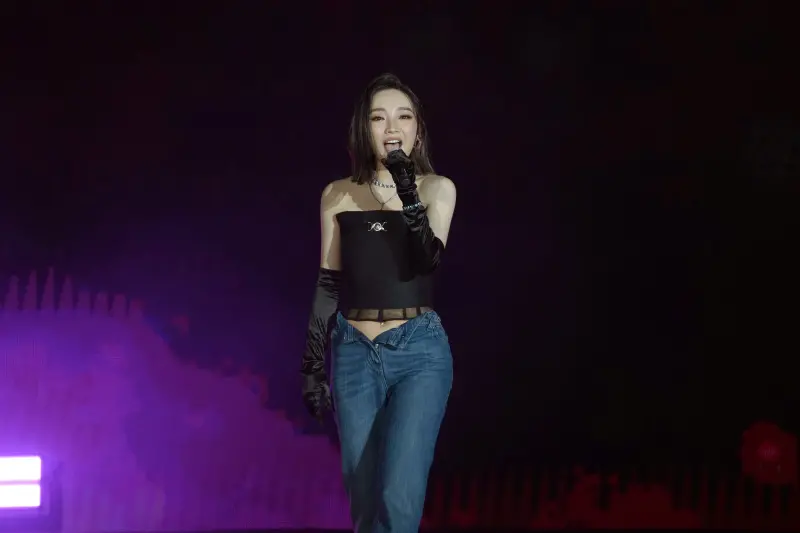▲閻奕格表現依舊穩定，即便遇到插曲，仍不慌不忙完成表演。（圖／TVBS提供）