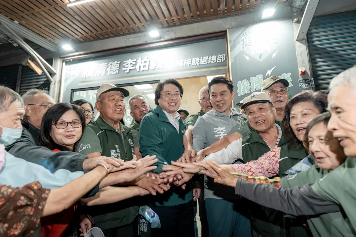 ▲林右昌今天陪同李柏毅到右昌拜票，希望能藉著自己的力量，為柏毅爭取更多鄉親的認同，也拜託楠梓的朋友全力支持年輕有衝勁的李柏毅。（圖／李柏毅競總提供）