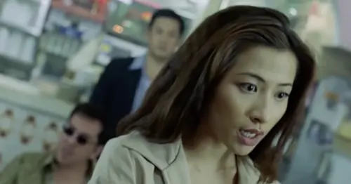 ▲麥家琪曾在《古惑仔激情篇洪興大飛哥》中演出大飛哥老婆，婚後復出轉戰直播帶貨，成績還不錯。（圖／翻攝自微博）