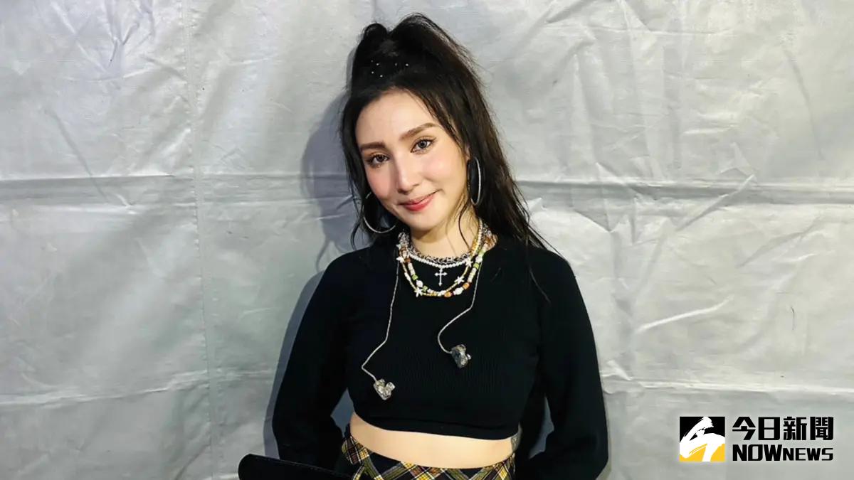 ▲歌手孫尤安首次登上新北耶誕城的演唱會舞台，面對上萬名觀眾不僅不會緊張，還看到粉絲呼喊她名字，讓她很感動。（圖／記者詹鎰睿攝影）