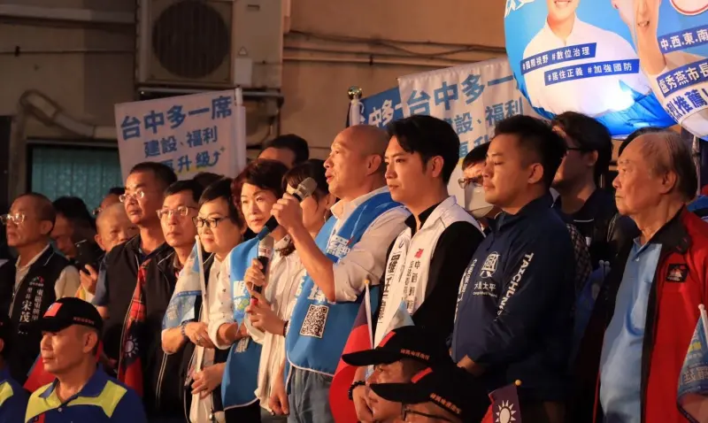 ▲韓國瑜到台中為年輕的國民黨立委候選人羅廷瑋、林家興輔選。（圖／羅廷瑋競總提供，2023.12.10）