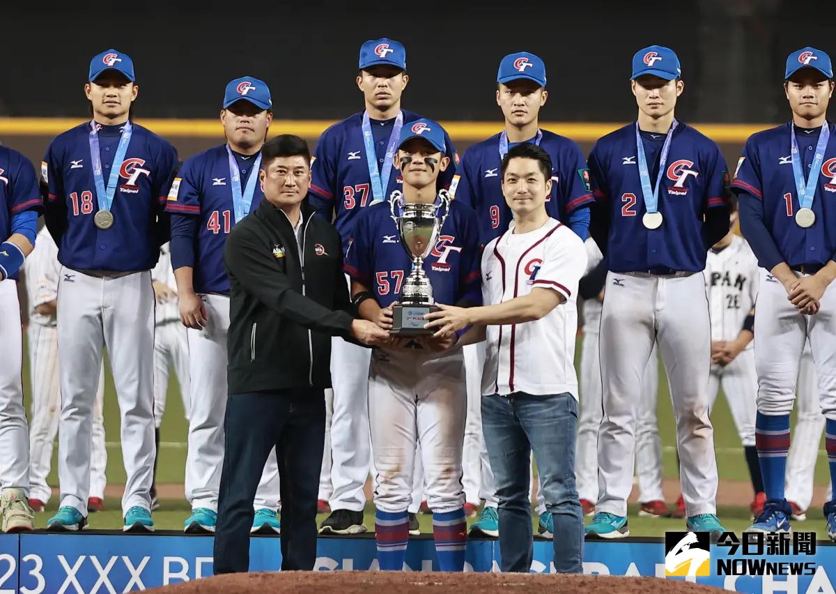 ▲2025年第30屆亞洲棒球錦標賽即將登場，中華代表隊今（12）日公布最終24人正式名單，包含多位紅人二刀流林盛恩、歐力士猛牛的陳睦衡以及軟銀鷹的張峻瑋等旅外球員與3位中職新秀。（圖／記者葉政勳攝）