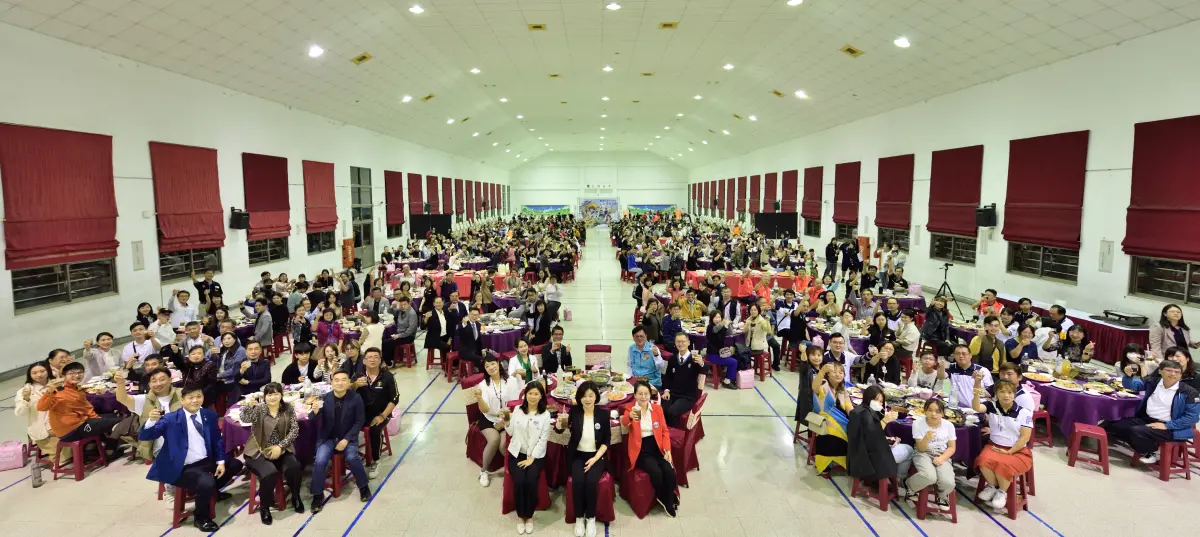 ▲台中市大明高中創校「59風華喜迎60」，600校友「回娘家」擺宴歡慶話當年。（圖／大明高中提供）