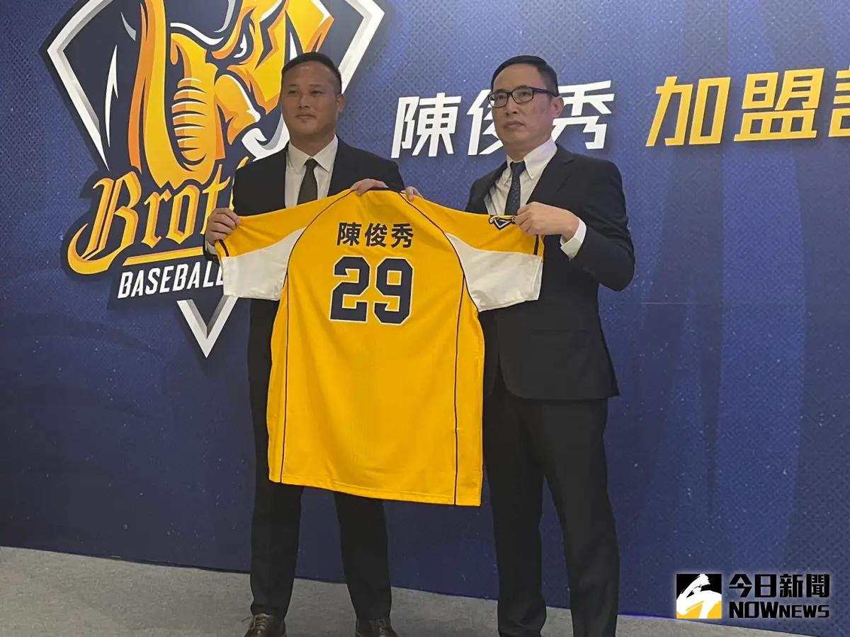 ▲陳俊秀正式加盟中信兄弟，離開相處9年的樂天桃猿。（圖／吳政紘攝）