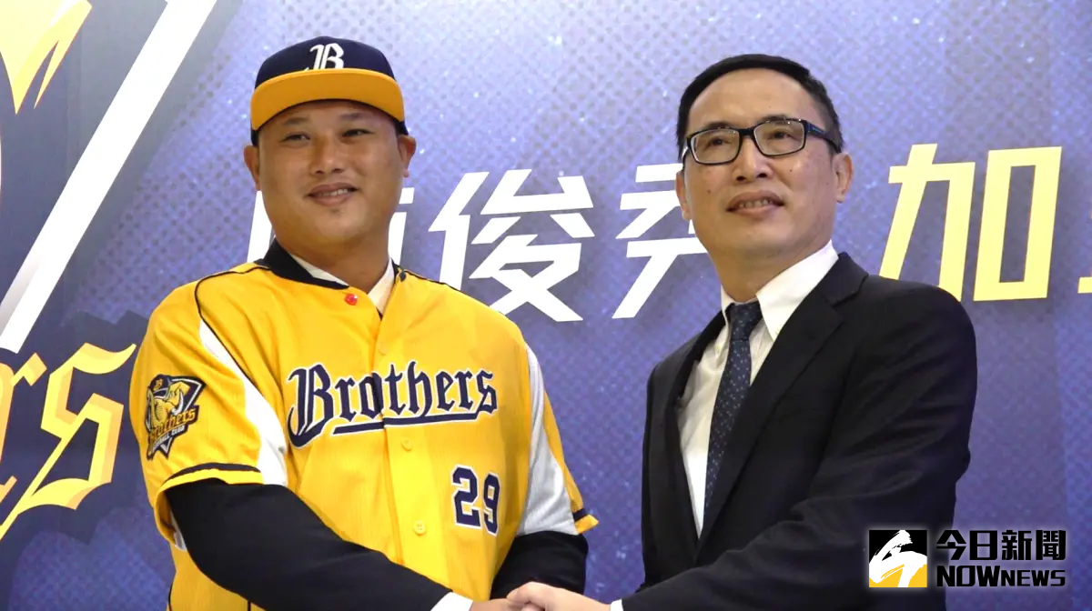 ▲陳俊秀正式加盟中信兄弟！總值3年3000萬以上，背號為29號。（圖／陳云茹攝）