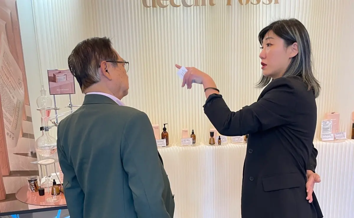 ▲藥師楊家瑋創立保養品品牌，並多次參與國內外的展覽活動。（圖／楊家瑋提供）