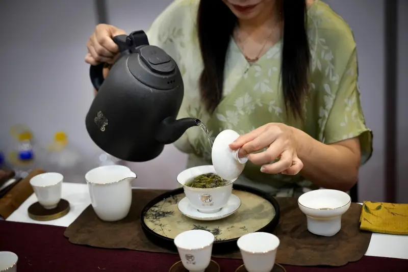▲中國近期出現炒賣茶葉的詐騙爭議，廣東地區有高達五百家茶商聯合向「昌世茶」公司要求退款。示意圖（圖／美聯社／達志影像）