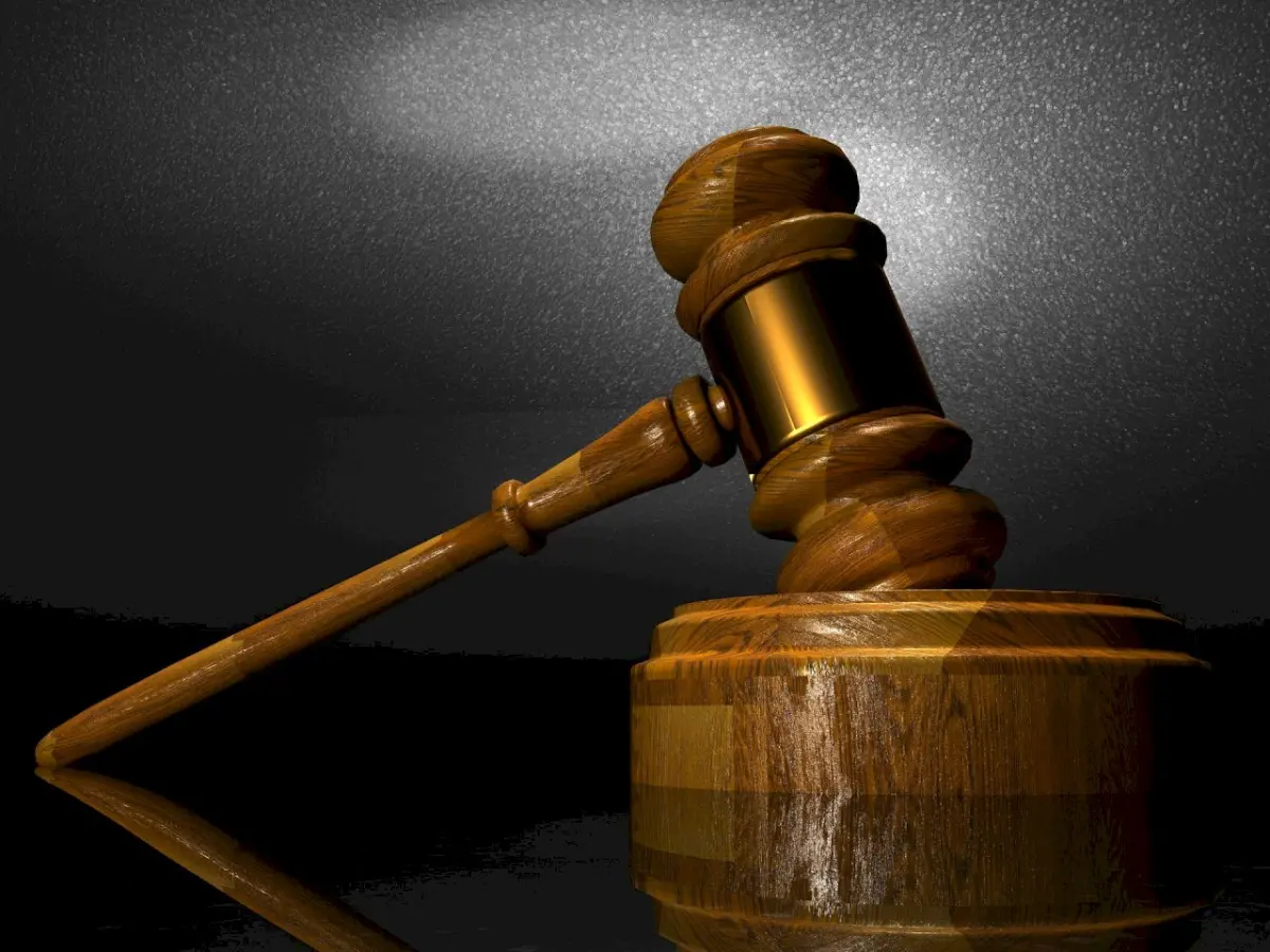 ▲陳姓等8名工人執行北捷新店線隧道挖掘工程而患潛水夫病，向承攬商新亞公司求償，二審各獲賠35萬元，經上訴並移付調解，日前最高法院調解成功，新亞賠8人各50萬元，全案確定。(示意圖/Pixabay)