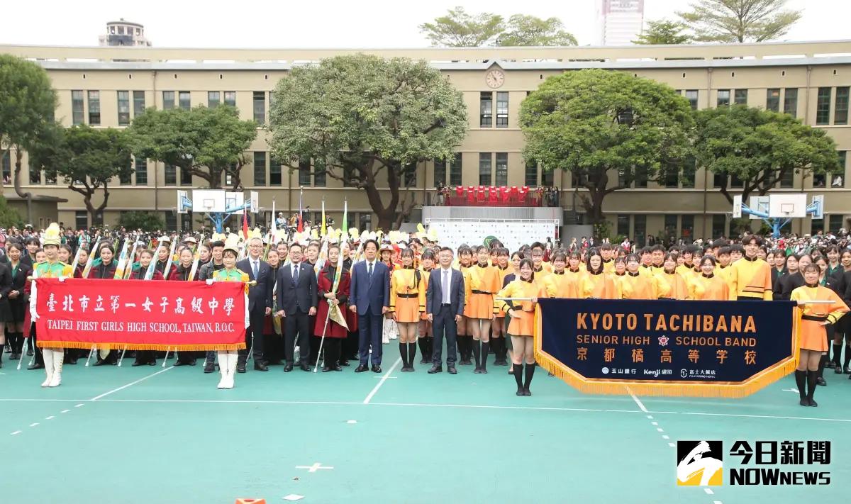 ▲橘色惡魔今（12）日參加北一女120週年校慶，與小綠綠再次同台演出。（圖／記者吳翊緁攝，2023.12.12）